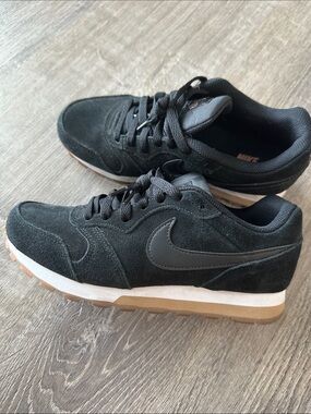 Nike Suede MD Runner Shoes